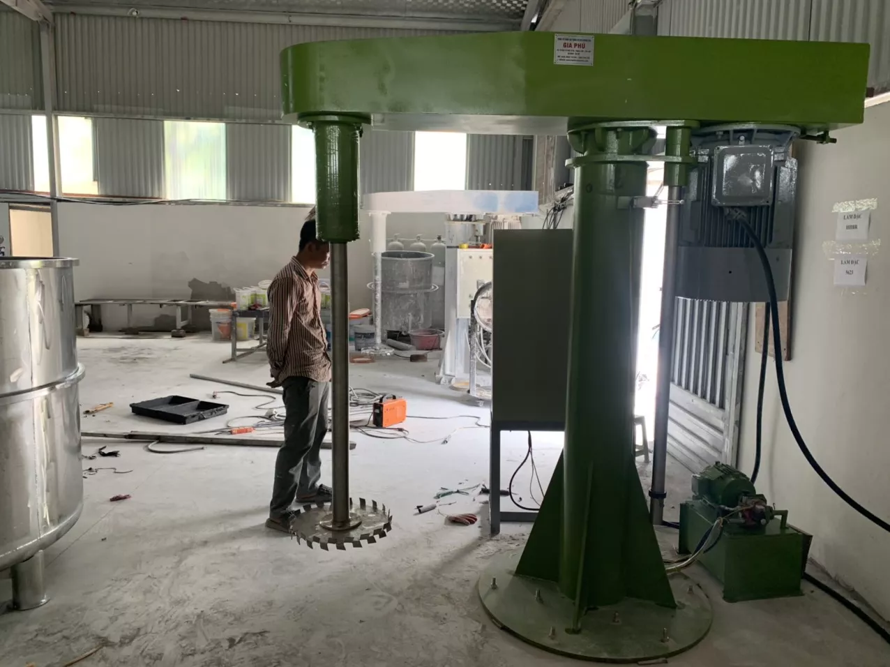 giá máy khuấy sơn 1500 lít