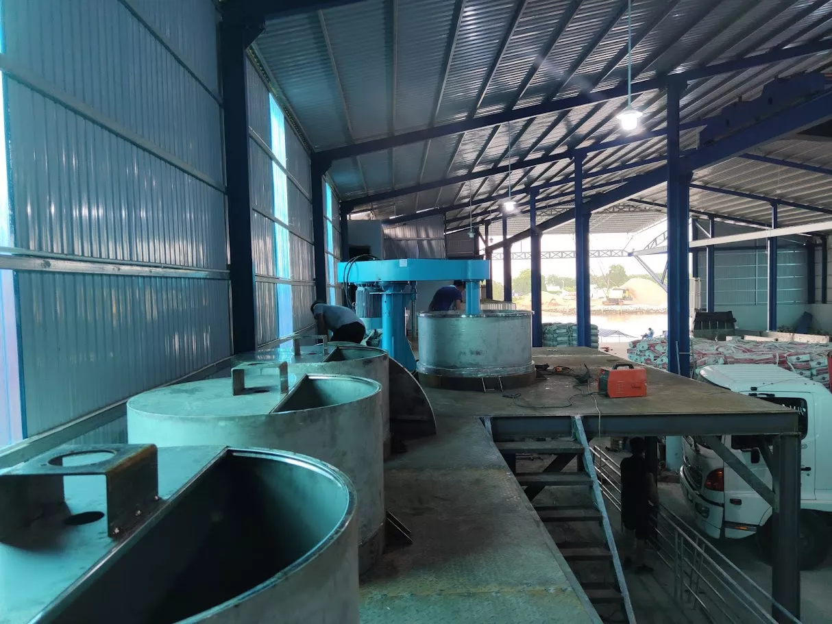 máy khuấy sơn sàn thao tác 2500 lít giá rẻ