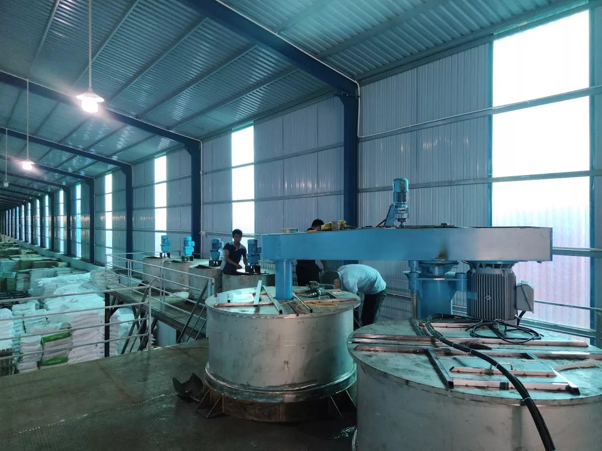 máy khuấy sơn sàn thao tác 2500 lít net việt