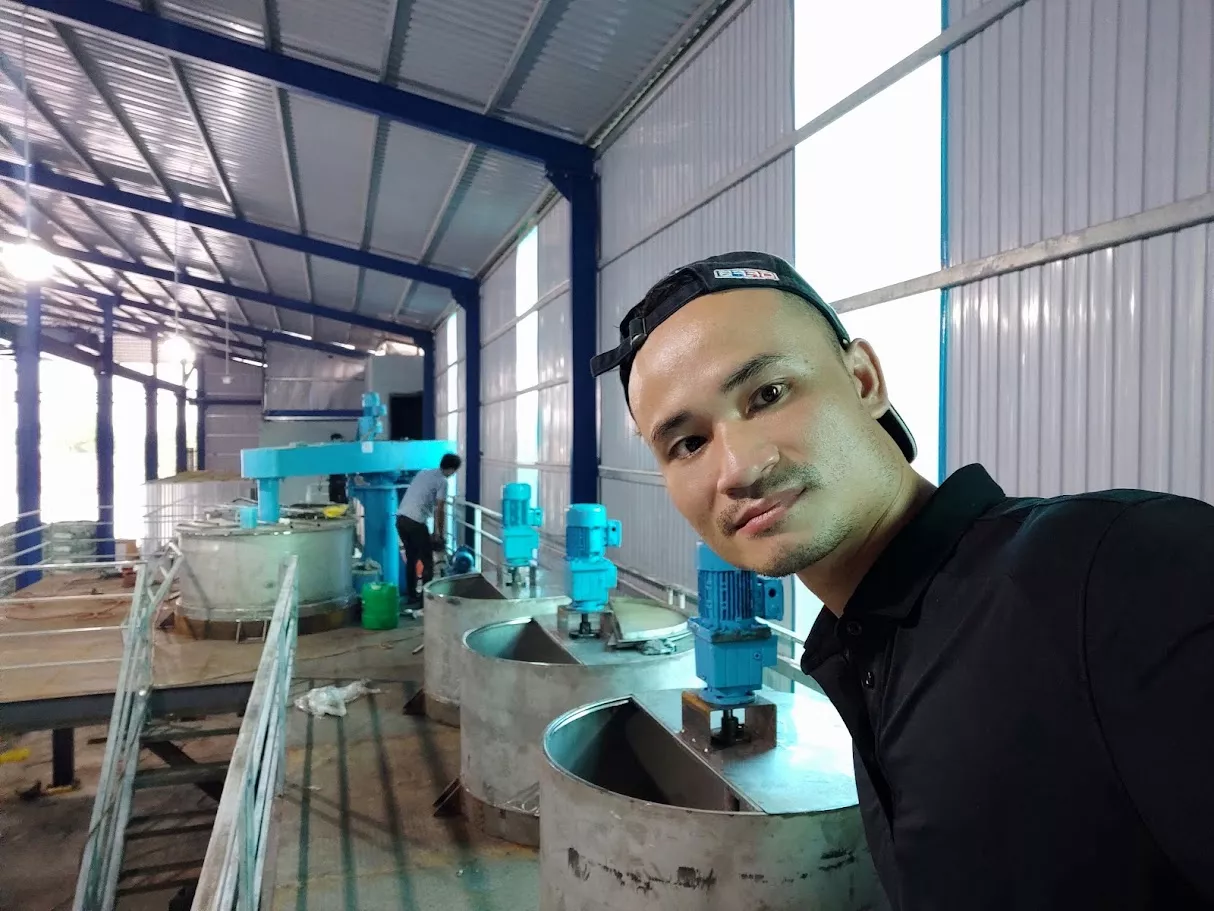ceo máy khuấy sơn sàn thao tác 2500 lít