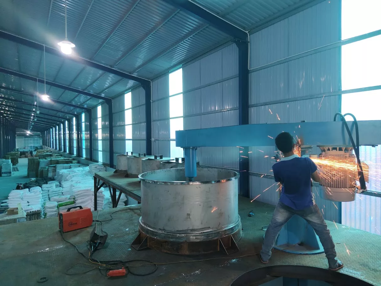 máy khuấy sơn sàn thao tác 2500 lít