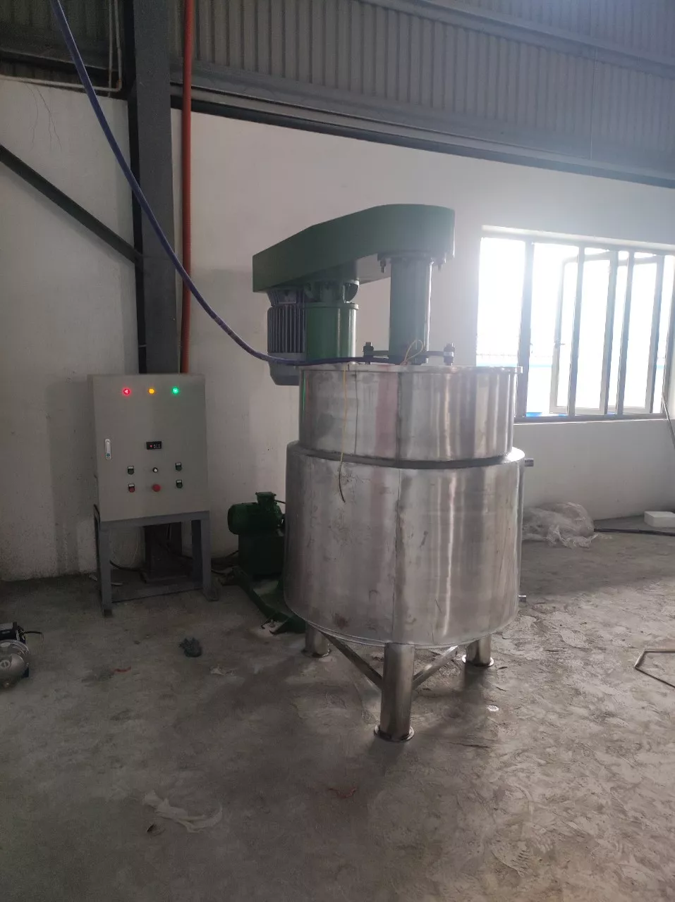 máy khuấy nghiền rổ